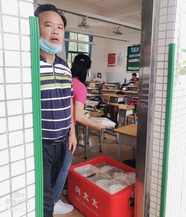 番禺石樓鎮(zhèn)聯(lián)圍小學(xué)學(xué)生餐配送