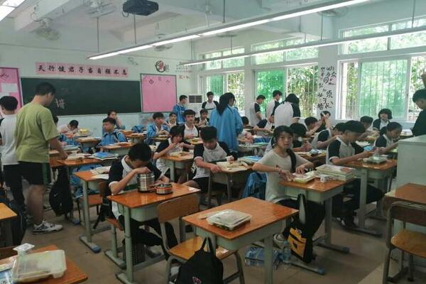 番禺東怡小學(xué)學(xué)生餐配送